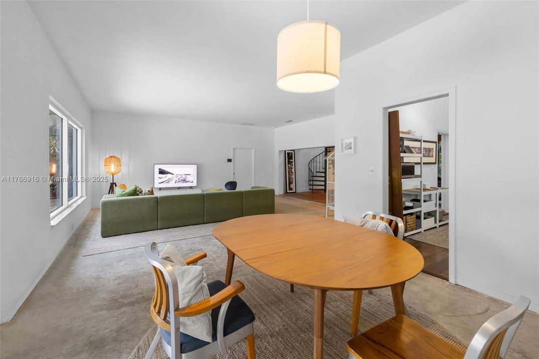 Recently Sold: $1,885,000 (3 beds, 3 baths, 3189 Square Feet)