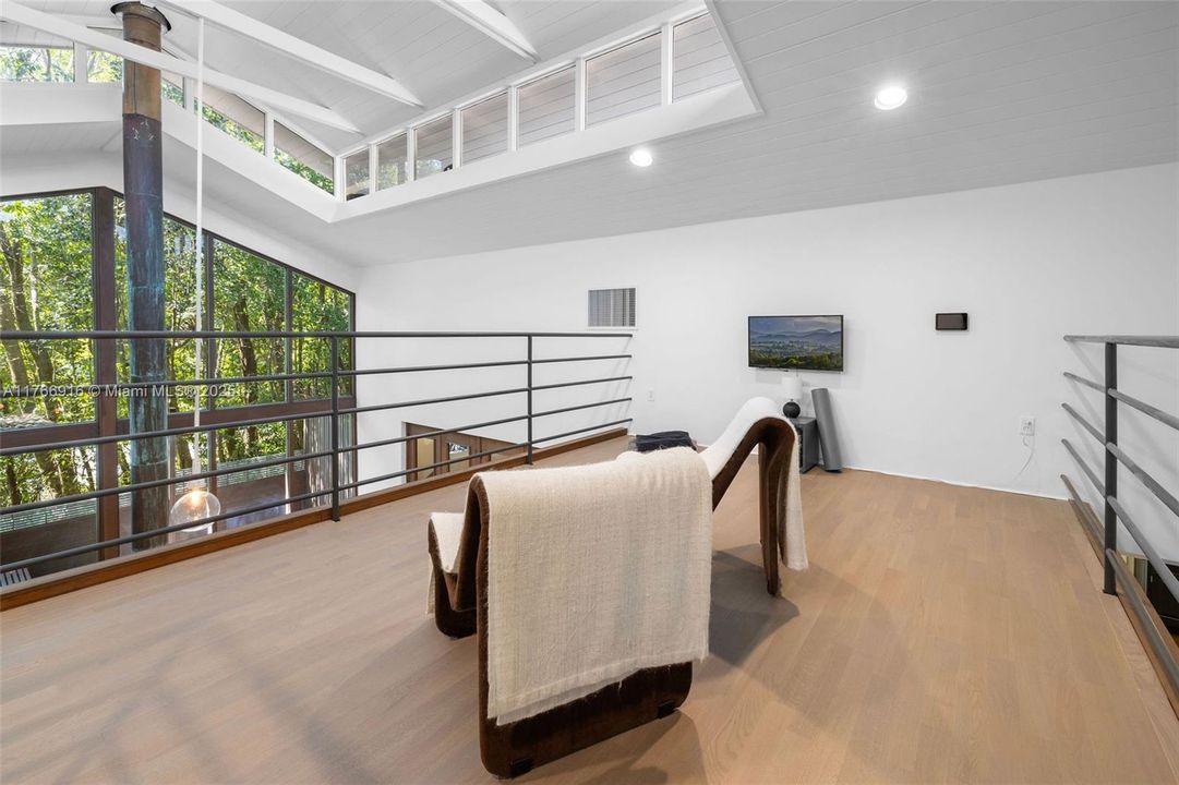 Recently Sold: $1,885,000 (3 beds, 3 baths, 3189 Square Feet)