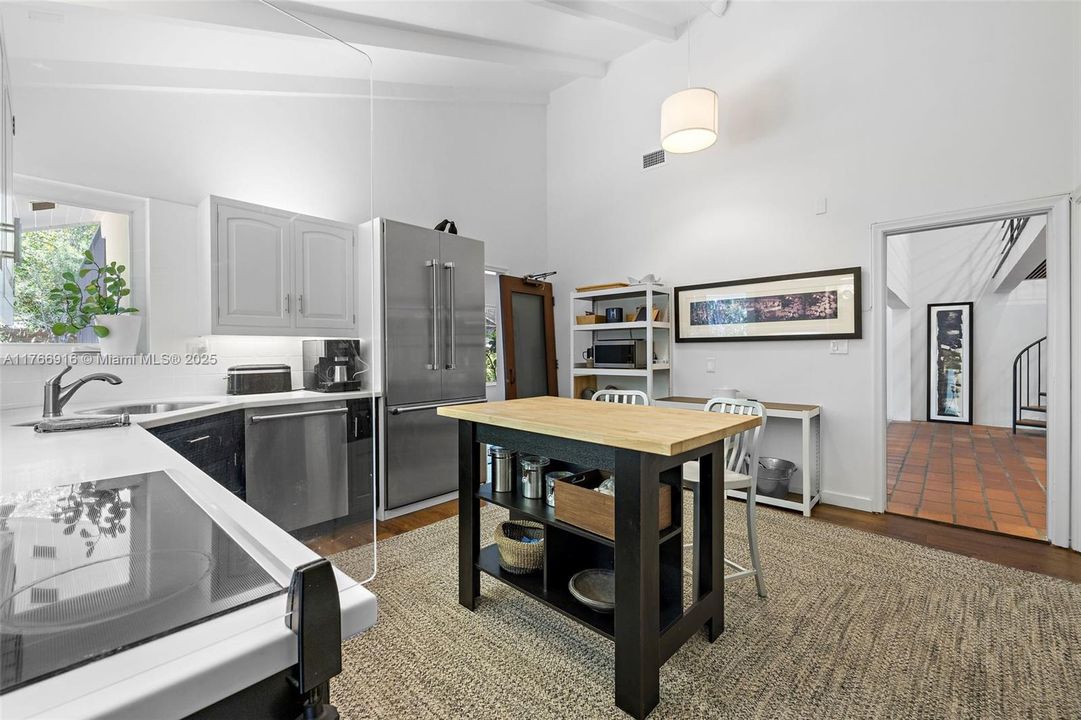 Recently Sold: $1,885,000 (3 beds, 3 baths, 3189 Square Feet)