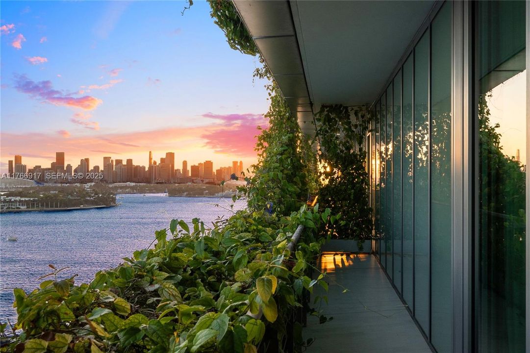 For Sale: $11,900,000 (5 beds, 5 baths, 3936 Square Feet)