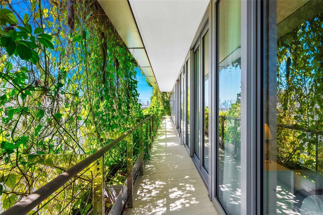 For Sale: $11,900,000 (5 beds, 5 baths, 3936 Square Feet)