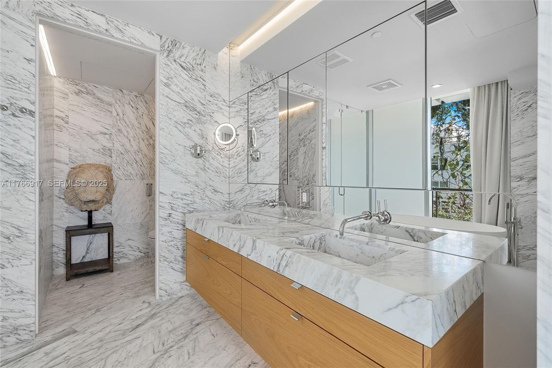 For Sale: $11,900,000 (5 beds, 5 baths, 3936 Square Feet)