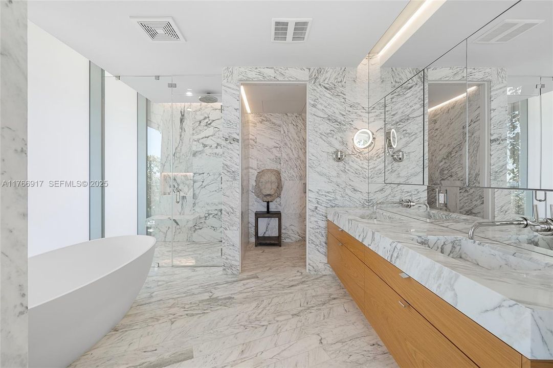 For Sale: $11,900,000 (5 beds, 5 baths, 3936 Square Feet)