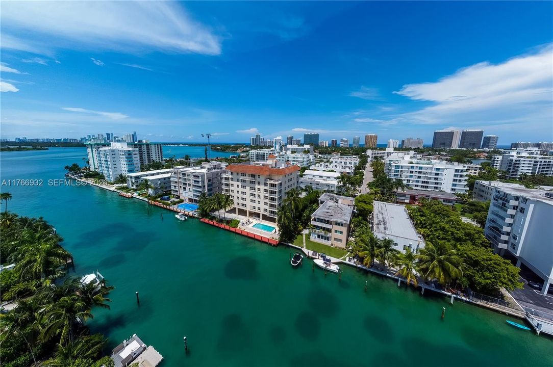 На продажу: $660,000 (2 спален, 2 ванн, 1620 Квадратных фут)
