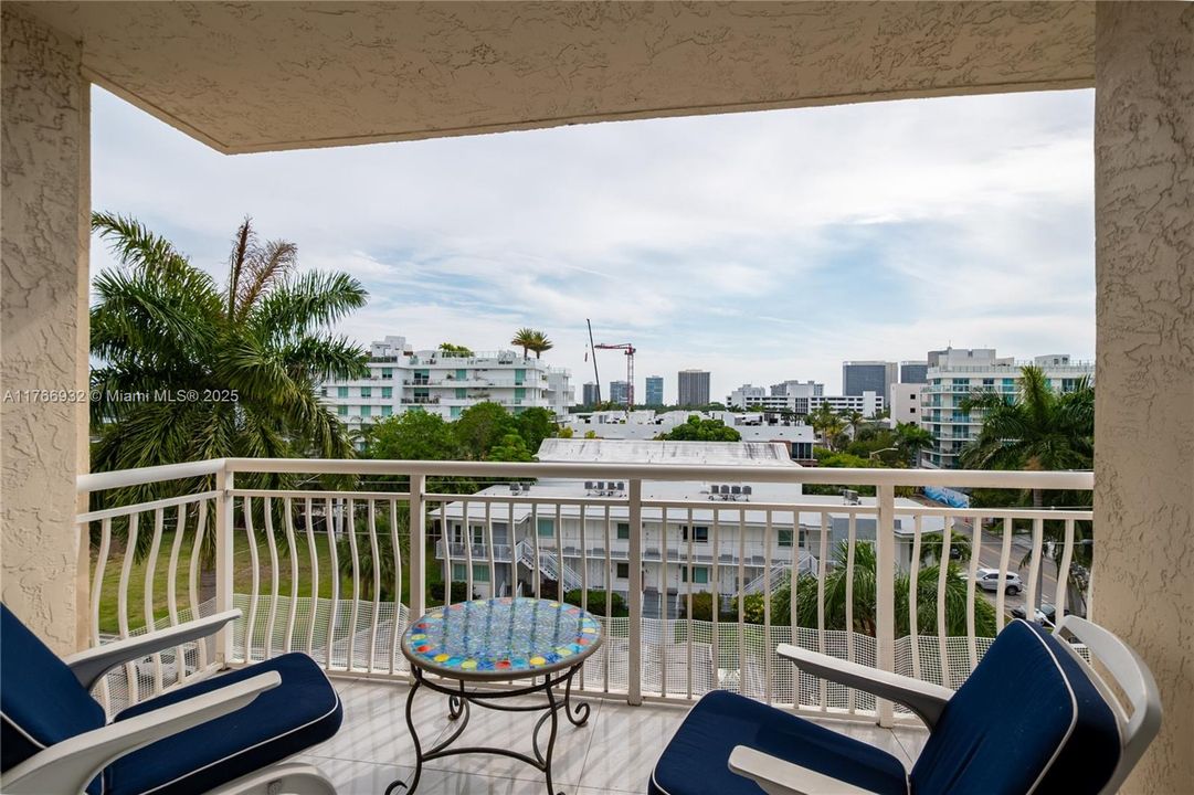 На продажу: $679,000 (2 спален, 2 ванн, 1620 Квадратных фут)