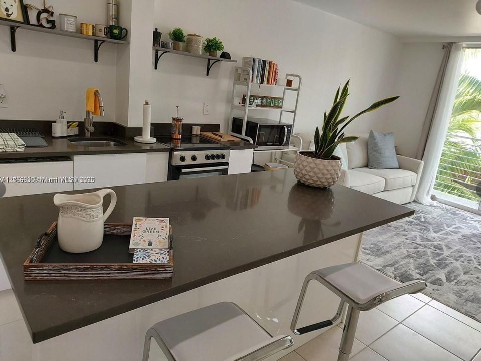 Недавно арендовано: $3,495 (2 спален, 2 ванн, 976 Квадратных фут)