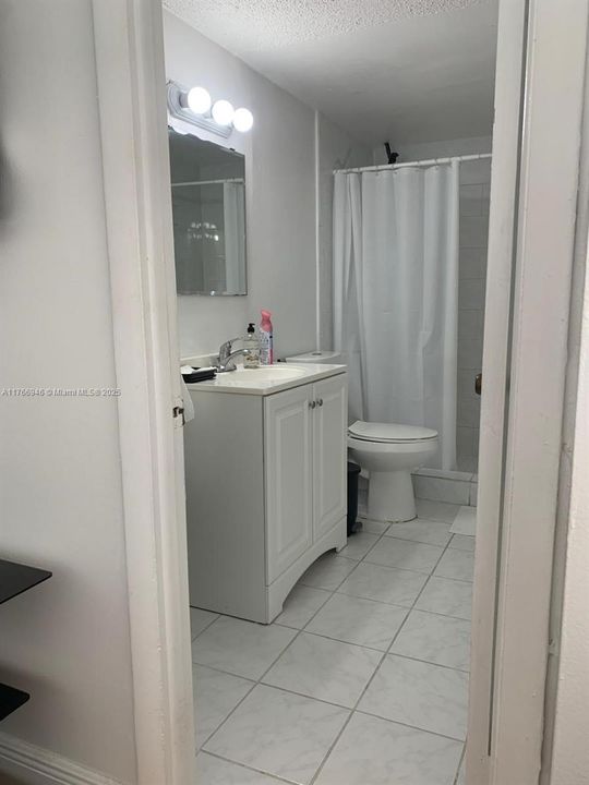 Recently Rented: $2,200 (2 beds, 2 baths, 882 Square Feet)