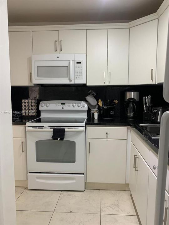 Recently Rented: $2,200 (2 beds, 2 baths, 882 Square Feet)