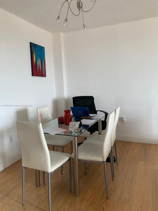 Recently Rented: $2,200 (2 beds, 2 baths, 882 Square Feet)