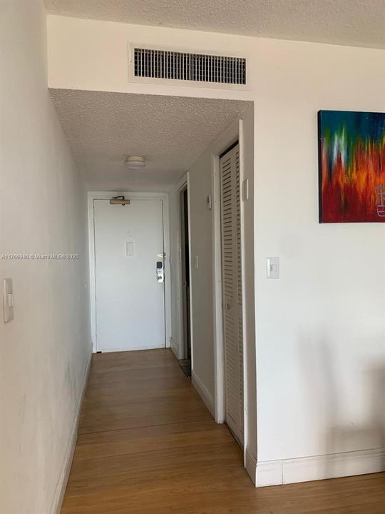 Recently Rented: $2,200 (2 beds, 2 baths, 882 Square Feet)