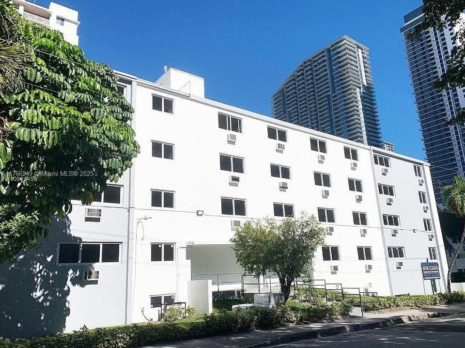 Recently Rented: $1,650 (0 beds, 1 baths, 450 Square Feet)