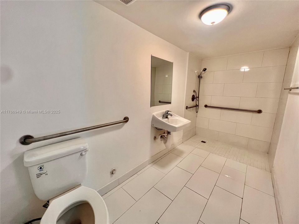 Recently Rented: $1,650 (0 beds, 1 baths, 450 Square Feet)