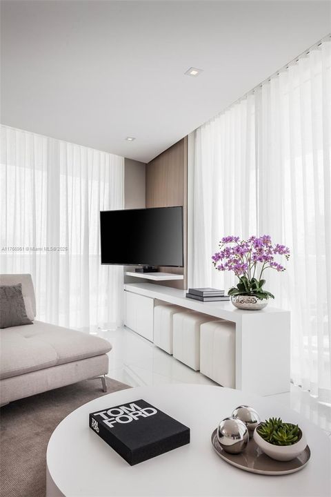 For Sale: $1,689,000 (3 beds, 3 baths, 1230 Square Feet)