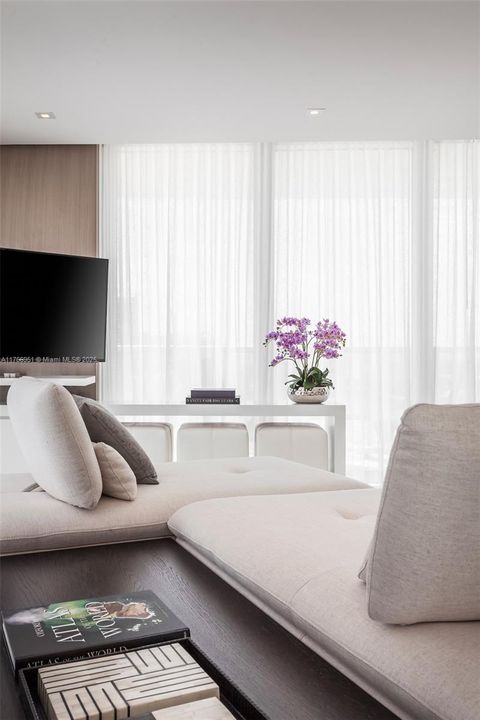 For Sale: $1,689,000 (3 beds, 3 baths, 1230 Square Feet)