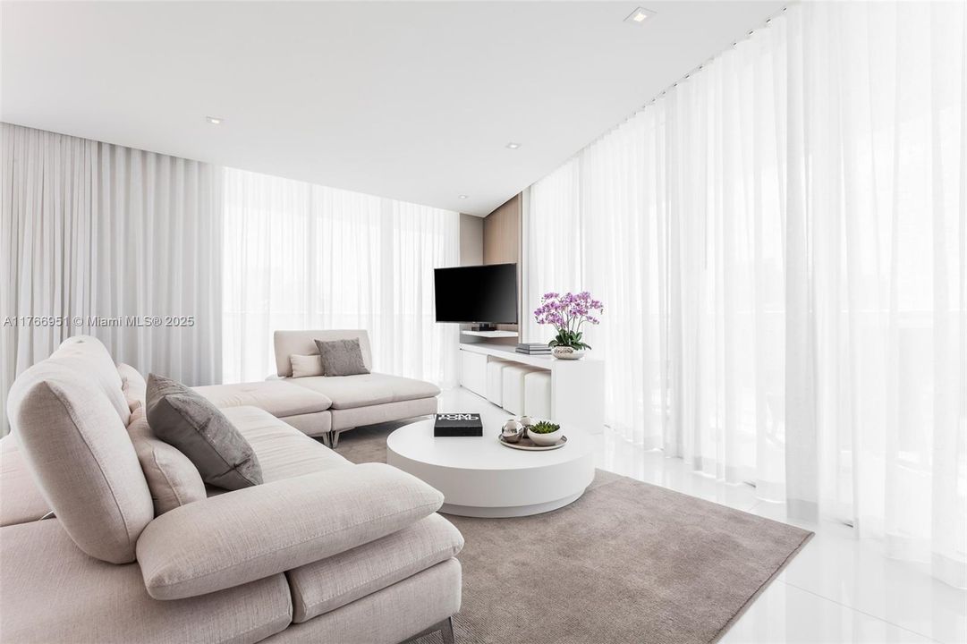 For Sale: $1,689,000 (3 beds, 3 baths, 1230 Square Feet)