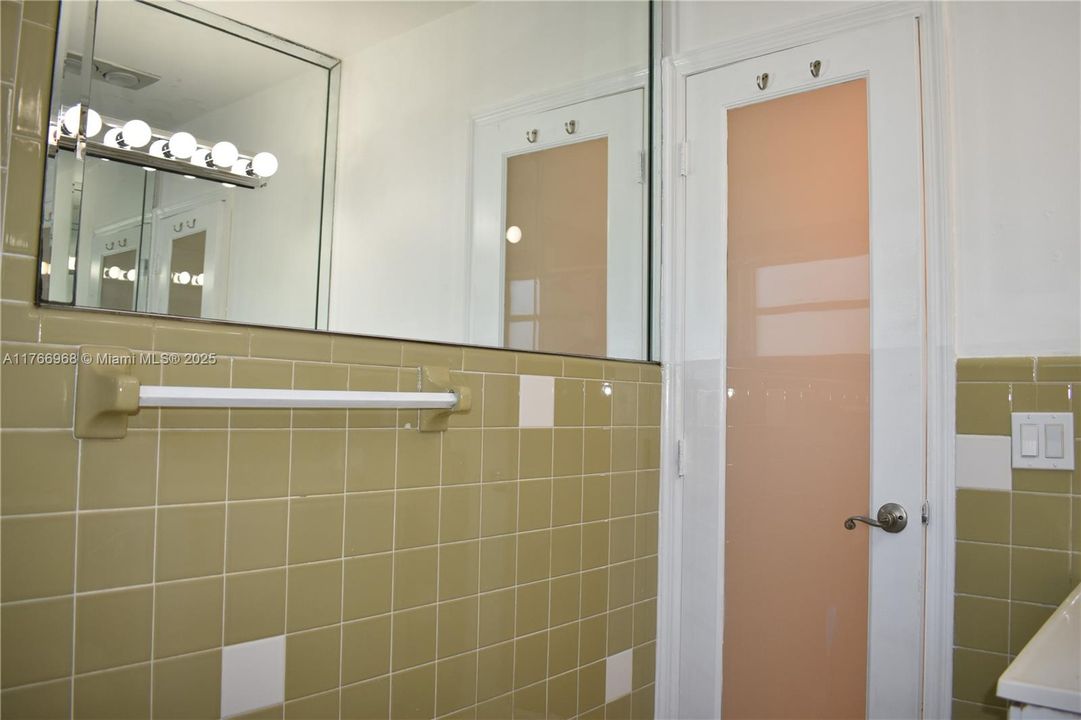 Recently Sold: $140,000 (1 beds, 1 baths, 680 Square Feet)