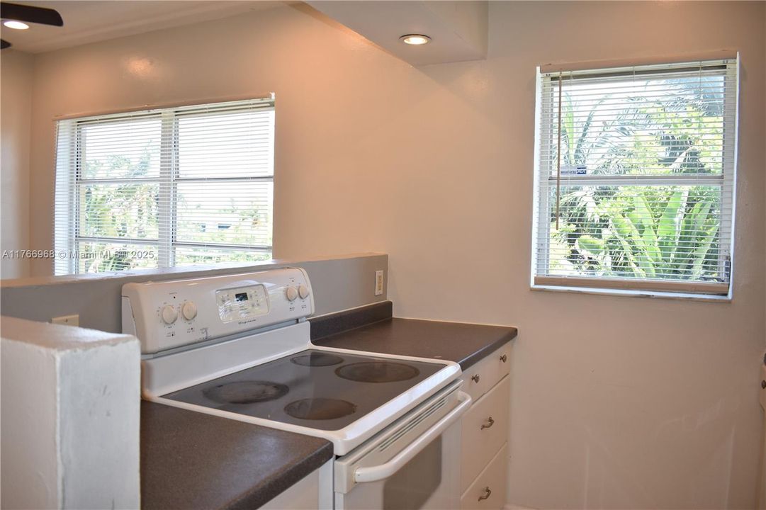 Recently Sold: $140,000 (1 beds, 1 baths, 680 Square Feet)