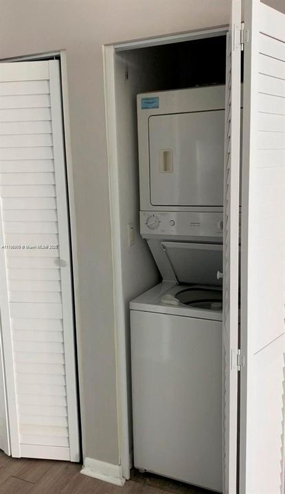 待售: $345,000 (1 贝兹, 1 浴室, 662 平方英尺)