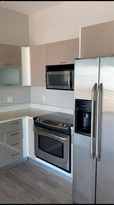 待售: $345,000 (1 贝兹, 1 浴室, 662 平方英尺)