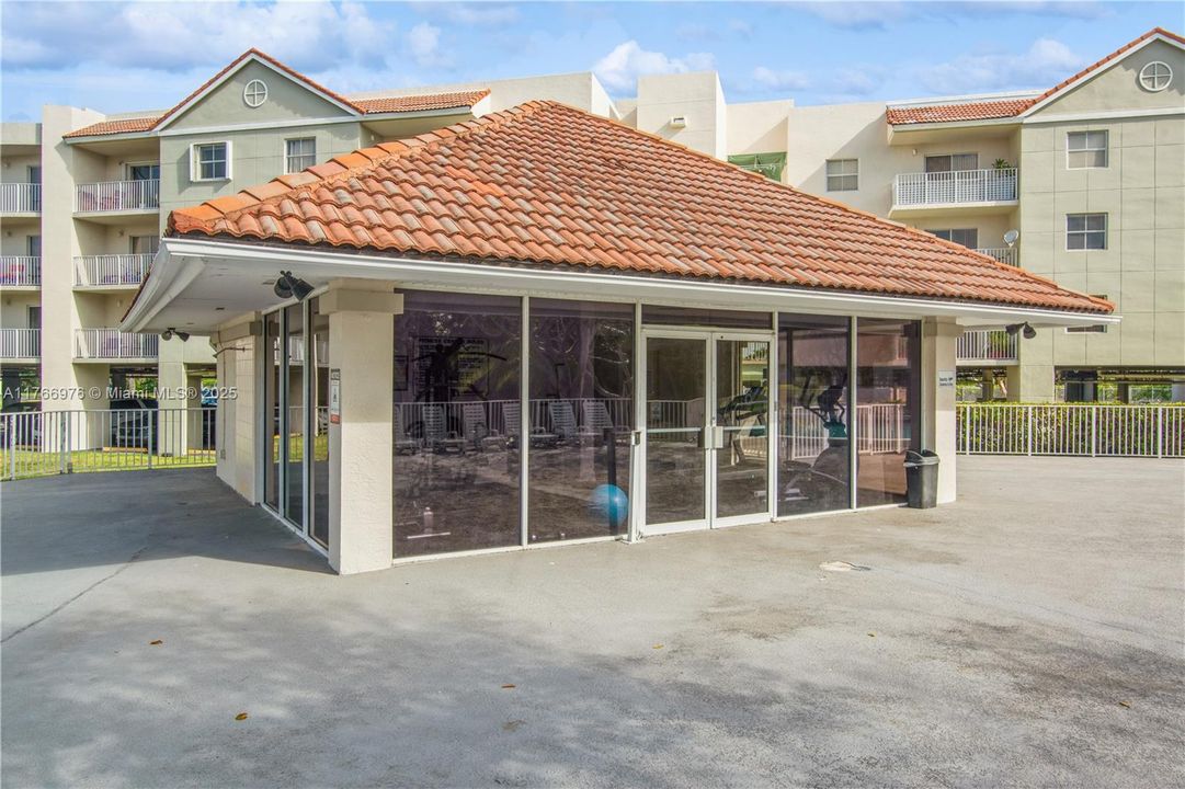 待售: $263,900 (2 贝兹, 2 浴室, 980 平方英尺)