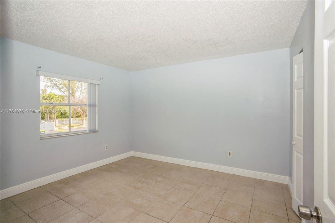 待售: $263,900 (2 贝兹, 2 浴室, 980 平方英尺)