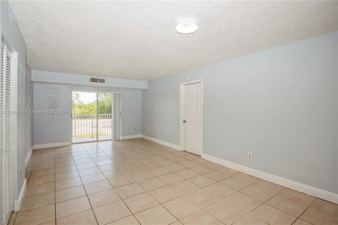 待售: $263,900 (2 贝兹, 2 浴室, 980 平方英尺)