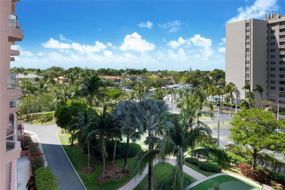 Active With Contract: $3,300,000 (3 beds, 3 baths, 3100 Square Feet)