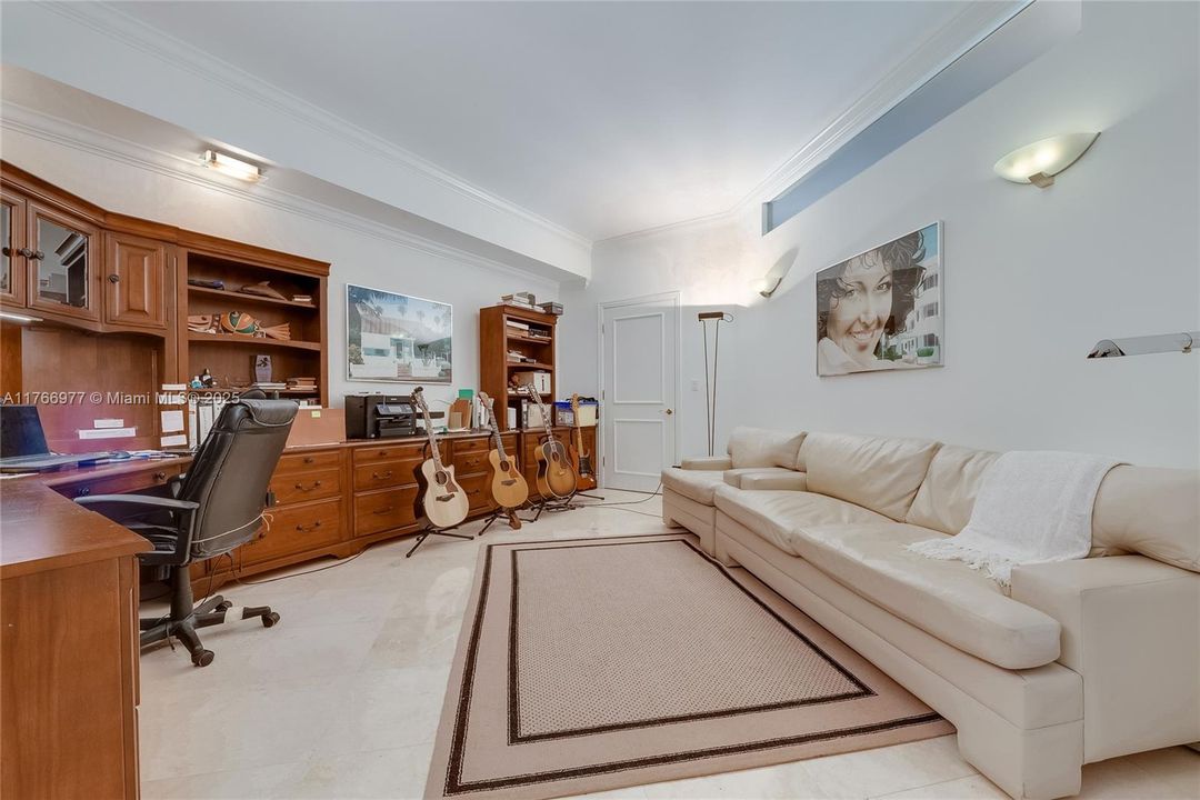 Active With Contract: $3,300,000 (3 beds, 3 baths, 3100 Square Feet)