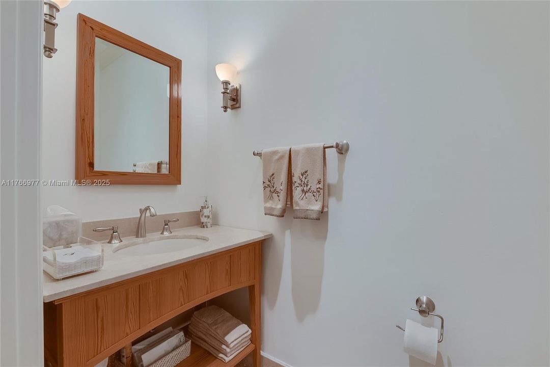 Active With Contract: $3,300,000 (3 beds, 3 baths, 3100 Square Feet)