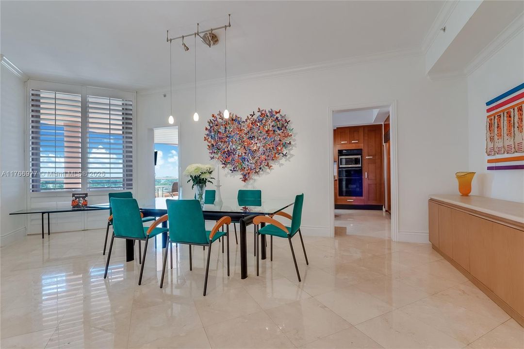 Active With Contract: $3,300,000 (3 beds, 3 baths, 3100 Square Feet)