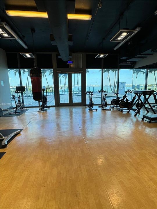 For Sale: $525,000 (1 beds, 1 baths, 773 Square Feet)