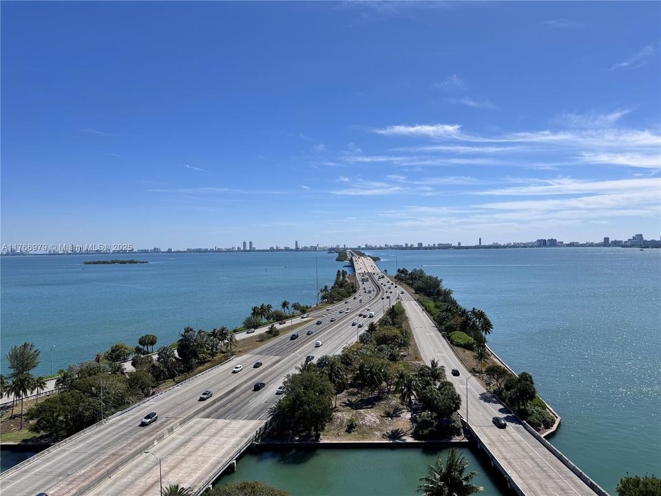 For Sale: $525,000 (1 beds, 1 baths, 773 Square Feet)