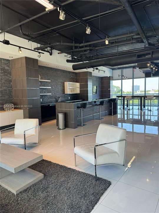 For Sale: $525,000 (1 beds, 1 baths, 773 Square Feet)