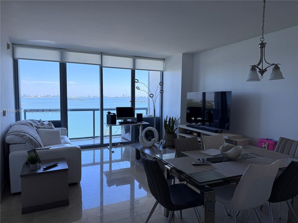 For Sale: $525,000 (1 beds, 1 baths, 773 Square Feet)