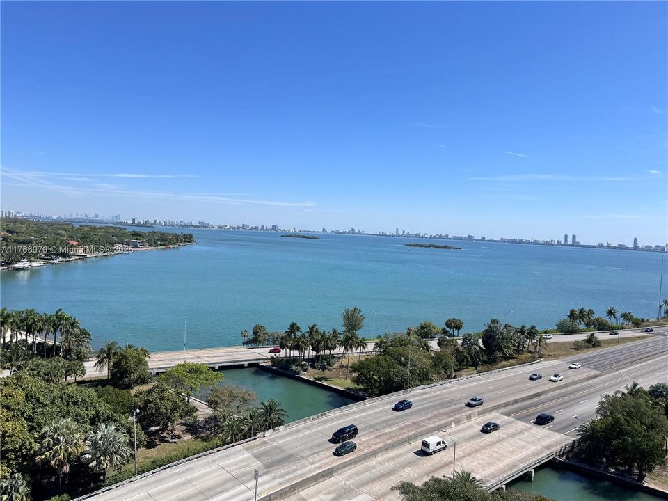 For Sale: $525,000 (1 beds, 1 baths, 773 Square Feet)