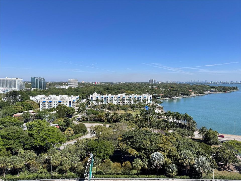 For Sale: $525,000 (1 beds, 1 baths, 773 Square Feet)