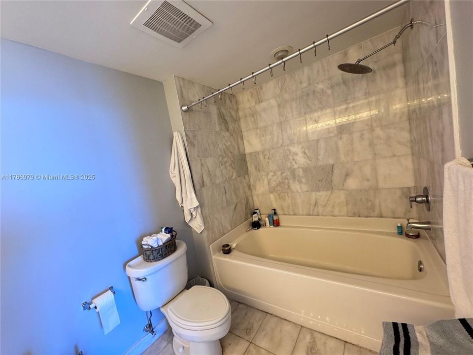 For Sale: $525,000 (1 beds, 1 baths, 773 Square Feet)