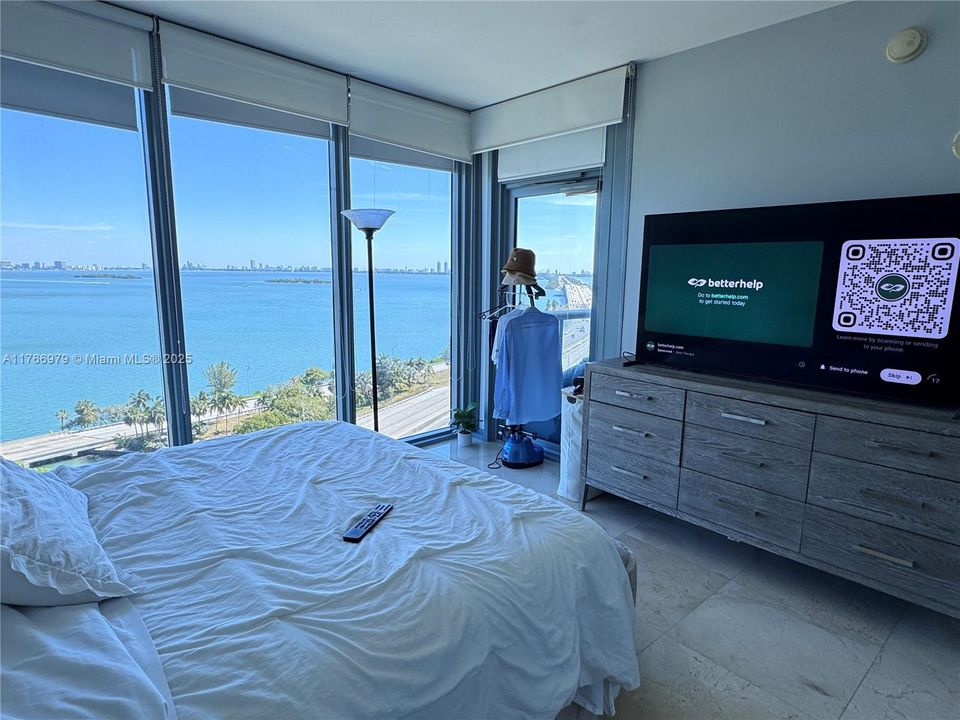 For Sale: $525,000 (1 beds, 1 baths, 773 Square Feet)