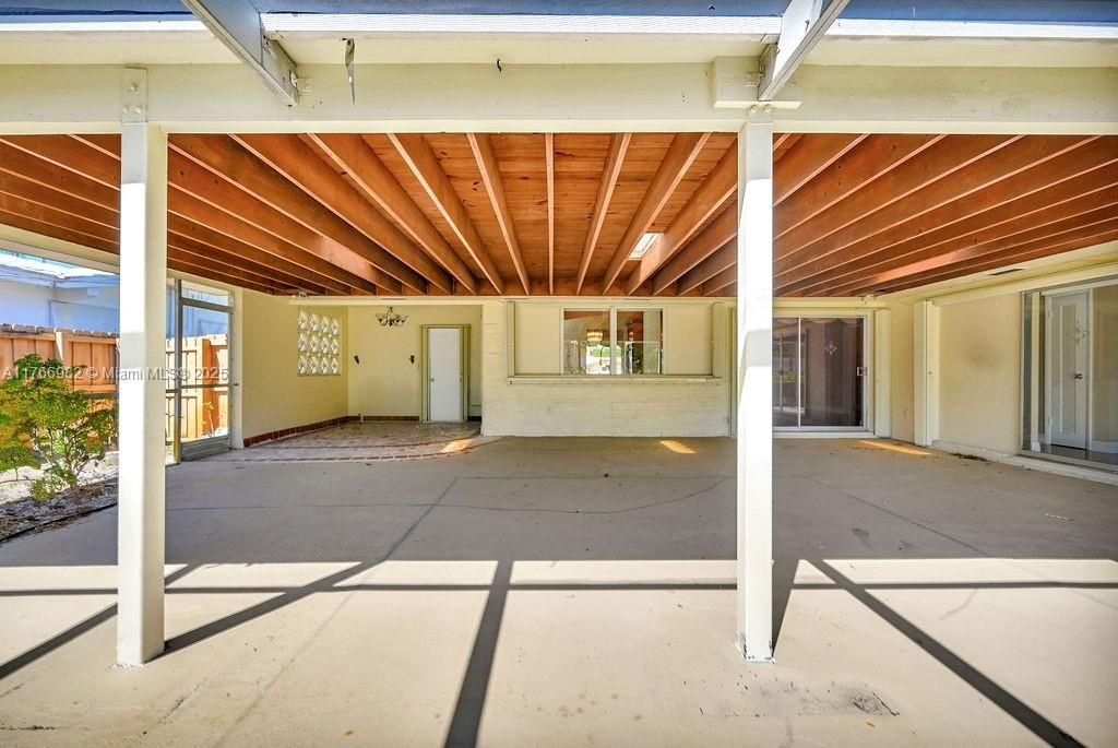 最近售出: $589,000 (3 贝兹, 2 浴室, 1444 平方英尺)