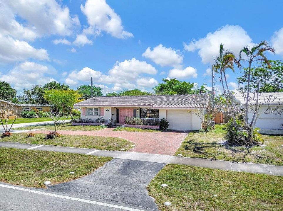 最近售出: $589,000 (3 贝兹, 2 浴室, 1444 平方英尺)