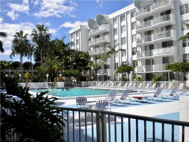 Recently Rented: $1,990 (2 beds, 2 baths, 1175 Square Feet)