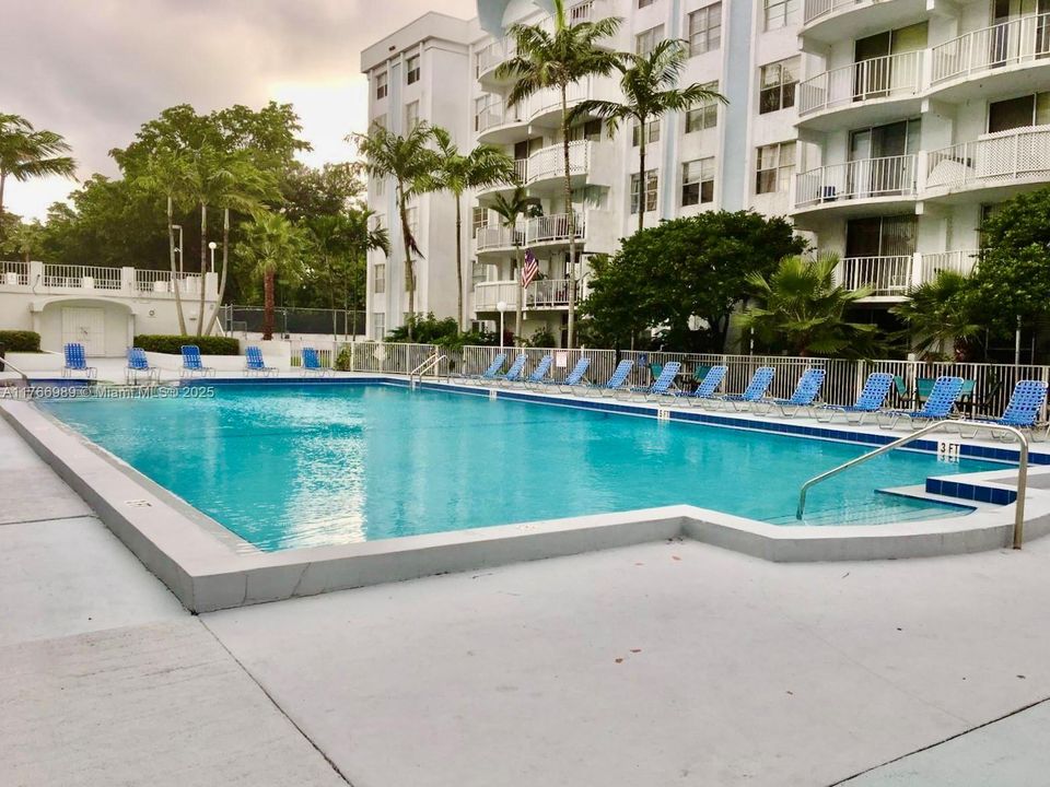 Recently Rented: $1,990 (2 beds, 2 baths, 1175 Square Feet)