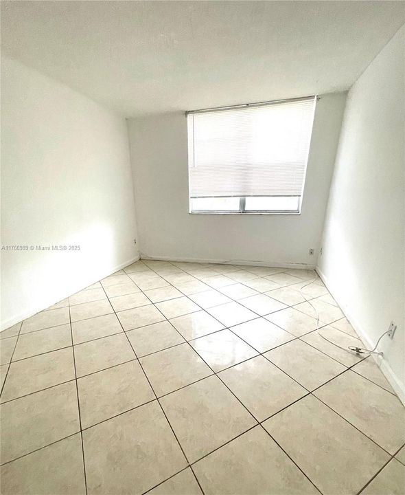Recently Rented: $1,990 (2 beds, 2 baths, 1175 Square Feet)