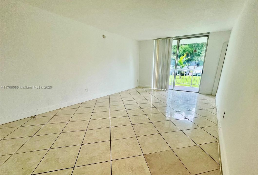 Recently Rented: $1,990 (2 beds, 2 baths, 1175 Square Feet)