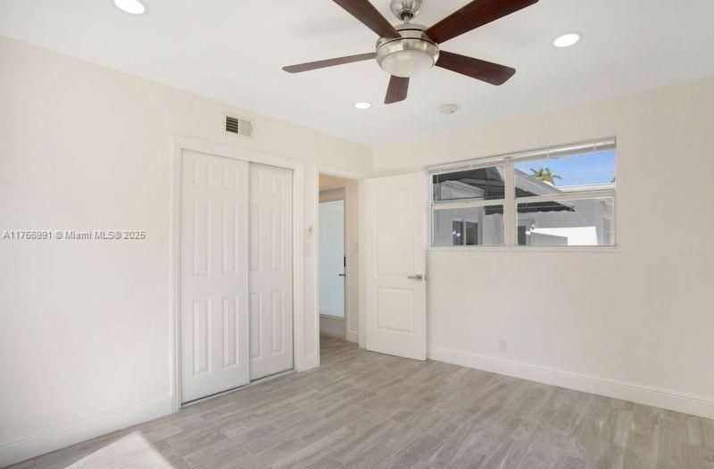 Vendido Recientemente: $915,000 (3 camas, 2 baños, 1537 Pies cuadrados)