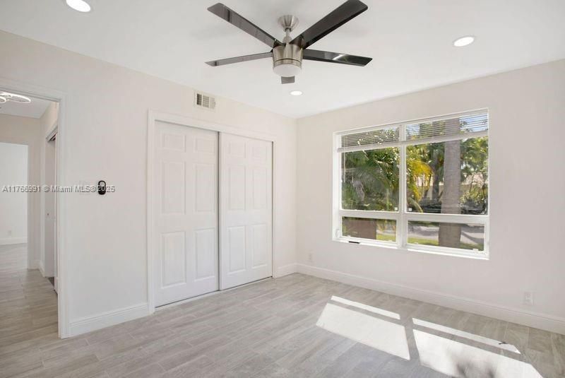 Vendido Recientemente: $915,000 (3 camas, 2 baños, 1537 Pies cuadrados)