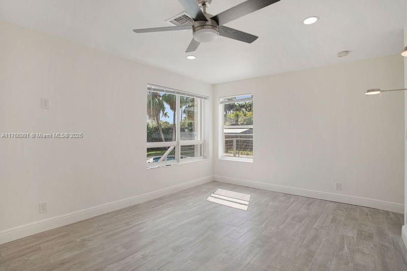 Vendido Recientemente: $915,000 (3 camas, 2 baños, 1537 Pies cuadrados)