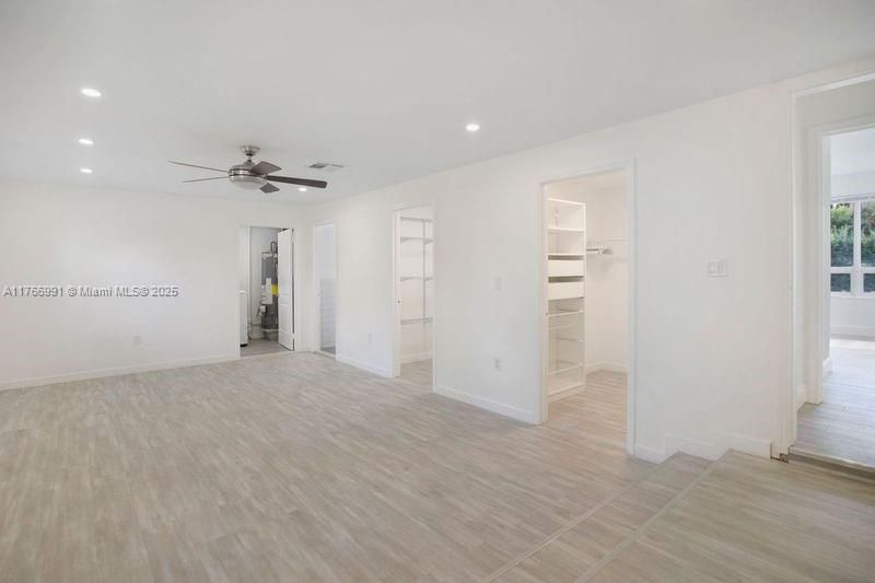 Vendido Recientemente: $915,000 (3 camas, 2 baños, 1537 Pies cuadrados)