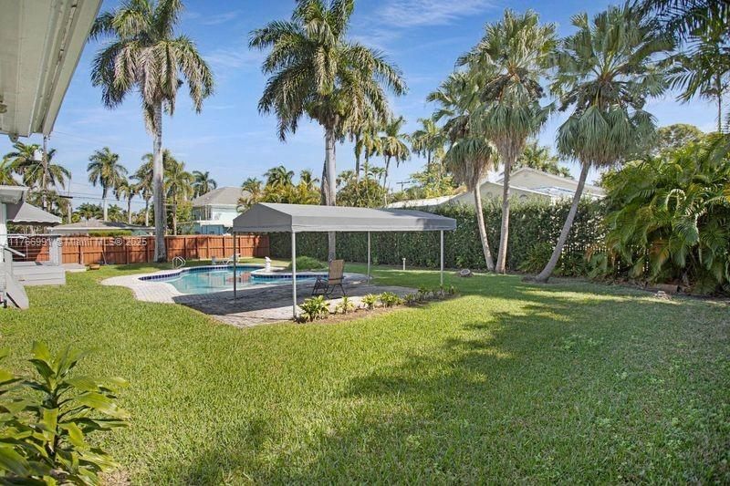 Vendido Recientemente: $915,000 (3 camas, 2 baños, 1537 Pies cuadrados)