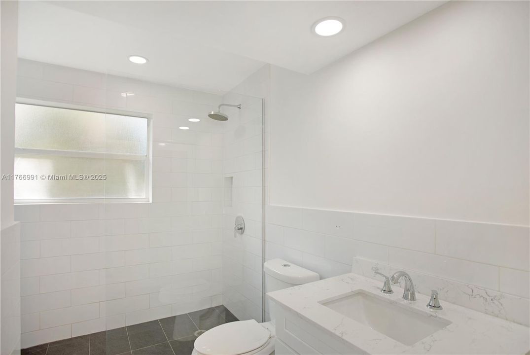 Vendido Recientemente: $915,000 (3 camas, 2 baños, 1537 Pies cuadrados)